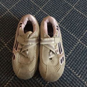 Kids shoes.  Great shape size 8